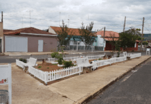 Moradores cuidam de praça no Jardim Fortaleza