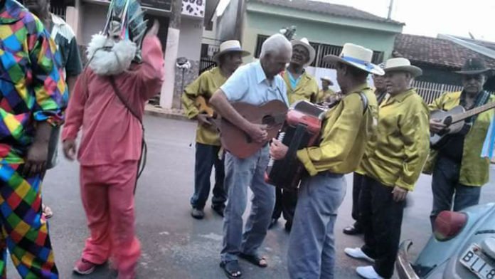 Folia-de-reis-Companhia-Milagre-das-Rosas-01