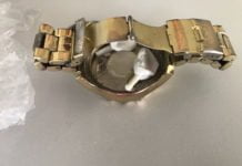 Escondia drogas dentro de relógio