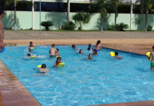 Público pode participar das aulas de natação e hidro