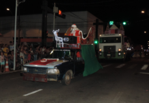 Parada de Natal abre programação festiva da cidade