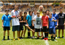 Em jogo solidário, seleção master vence seleção de profissionais
