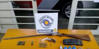 Após denúncia, homem foi preso com arma de fogo