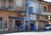 Comércio abre meia porta para o Dia das Mães em Vargem