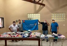 Rotary Club de Vargem doa roupas de bebês