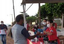 Voluntários distribuíram café para caminhoneiros