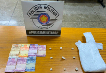 Rapaz entregava drogas usando motocicleta e foi pego pela PM