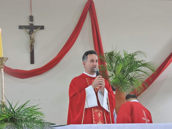 Padre-Carlos-Eduardo-Dobies-2