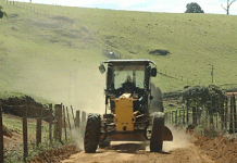Divinolândia segue com manutenção de estradas rurais