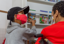 Renovias entrega “CineMundo” para Apae em Vargem