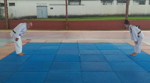 Sensei-Daniel-e-Maria-Eduarda-Fermoselli-prestando-o-exame