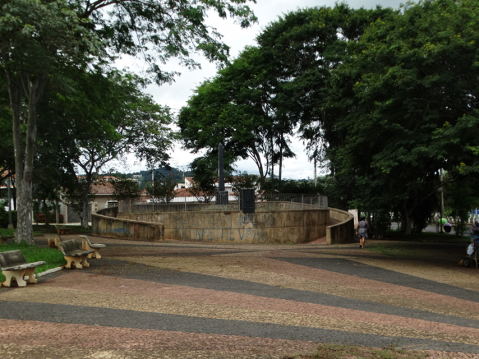 Praça-da-Biblia-03