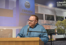 Jornalista Ary Molinari, de Casa Branca, é homenageado no Legislativo de Rio Pardo