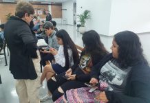 PAT recebe alunos da escola Alexandre Fleming para orientação sobre a carteira de trabalho
