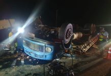 Caminhão tombou na SP-340 e três pessoas de Vargem ficaram feridas