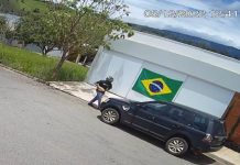 Em São João, homem ateia fogo em carro e câmera filma ato