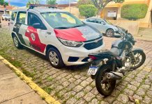 Adulterou placa de moto roubada e foi pego