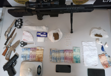 Trio foi preso por tráfico em estabelecimento no Centro