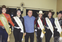 Rainha e princesas de Grama eleitas