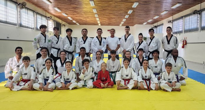 Participantes e Luis Carlos (diretor de esportes)