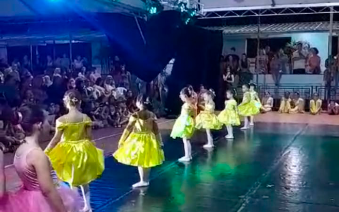 Cerca de 400 pessoas prestigiaram o evento