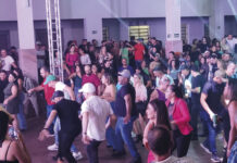 Baile dos Anos 80 e 90 animou o público