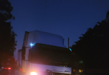 Carro se choca com caminhão na estrada de Itobi