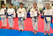 Judocas do projeto Jita Kyoei do Fleming trocam de faixas