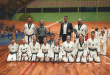 Atletas do taekwondo fazem exames para faixa preta