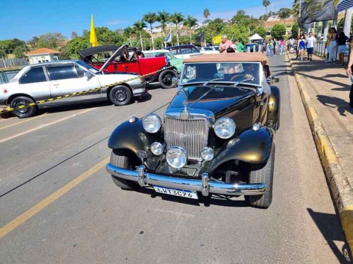 Encontro-carros-antigos-2024-(1)