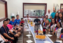 Medalhistas dos Jogos Regionais visitam gabinete do prefeito