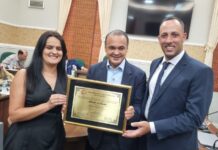 Câmara entrega Título de Cidadão ao secretário Lucena