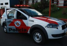 Tentou se livrar de porções de cocaína, mas foi pego