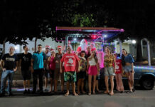 Tradição natalina mobiliza voluntários para distribuir balas