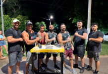 Treino de luta de braço chama atenção