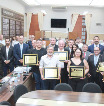 Câmara realiza sessão solene para entrega de títulos e honrarias