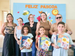 Prefeitura de São Sebastião da Grama distribui apostilas aos alunos