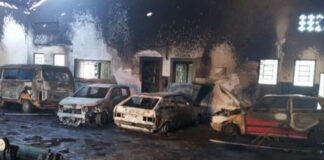 Fogo atinge estabelecimento e danifica veículos em Casa Branca