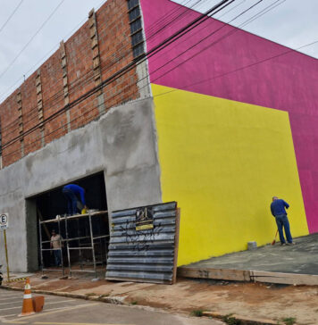 Casarão de 1911 cede lugar a barracão comercial em Vargem
