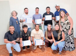 Casa Branca capacita turmas em cursos profissionais de manicure e barbearia