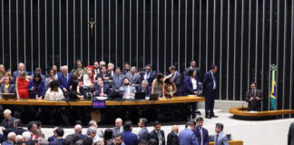 Câmara aprova fim da escala 6×1 e jornada de 40 horas