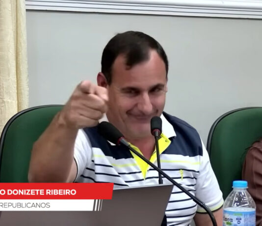 Em sessão acalorada e com bate-boca, votação sobre decretos é adiada