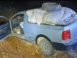 Carro roubado é encontrado com munição e rádios em Divinolândia