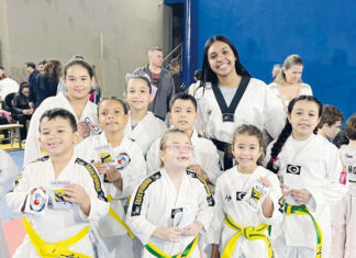 Taekwondo reúne 144 alunos em exame de graduação