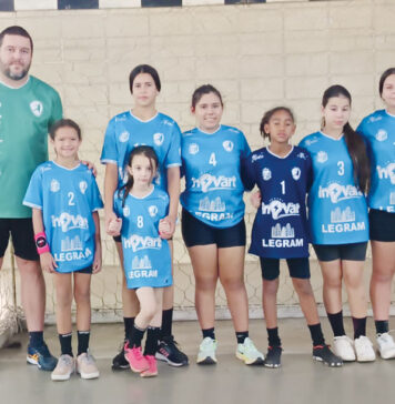 Equipe feminina de handebol fez partidas difíceis no sábado
