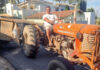 Ganhando o pão dirigindo um trator Massey Ferguson/66