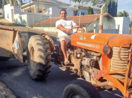 Ganhando o pão dirigindo um trator Massey Ferguson/66
