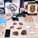 Em duro golpe contra o tráfico, operação apreende pistola, 2kg de cocaína e prende quatro