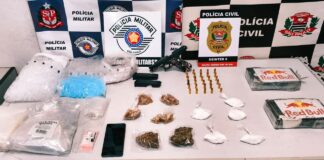 Em duro golpe contra o tráfico, operação apreende pistola, 2kg de cocaína e prende quatro