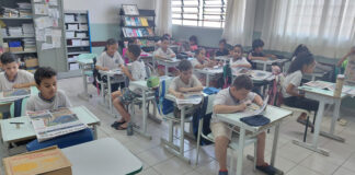 Alunos da escola Antônio Coury conhecem o gênero carta